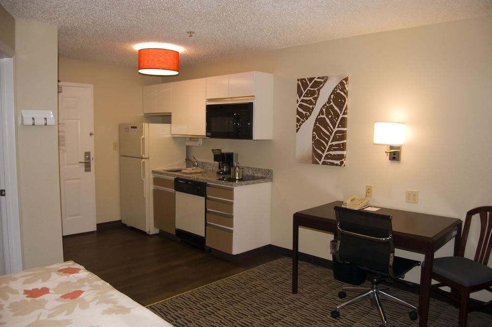 Mainstay Detroit Hotel